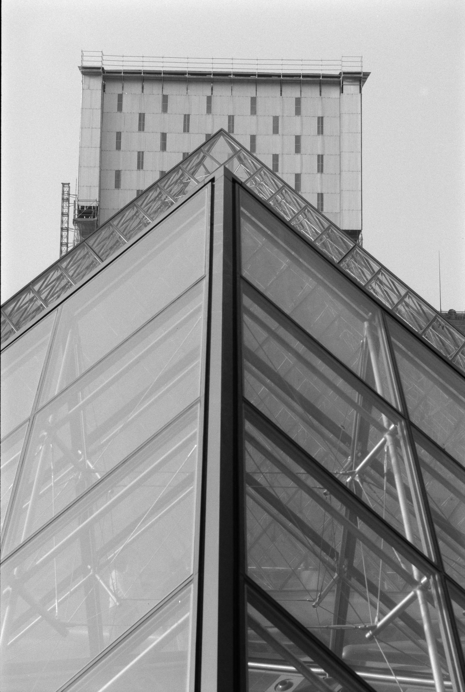 AHP F1990 09 001 sc240801 img05 NLP